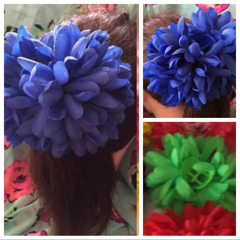 One Retro flower hairclip large green or blue